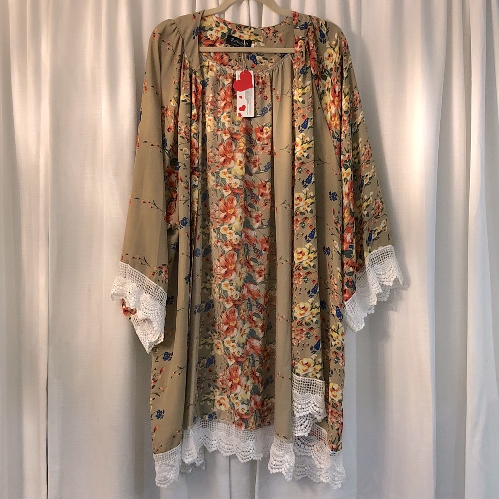 Relipop NWT floral and lace kimono with sleeves